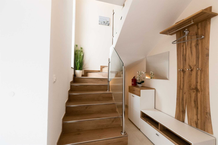 CROWONDER Beachfront Reiterer Vila V3 with Jacuzzi