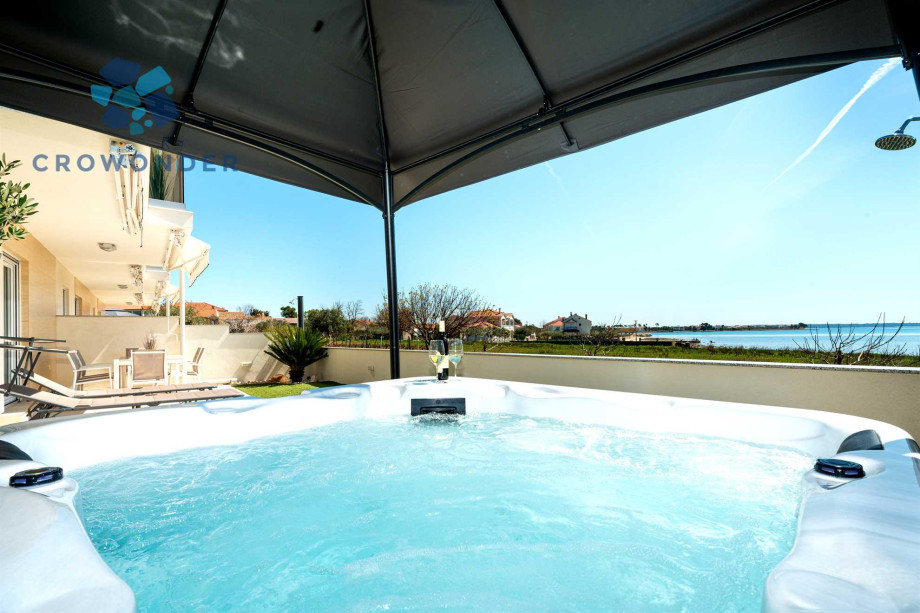 CROWONDER Beachfront Reiterer Vila V1 with Jacuzzi