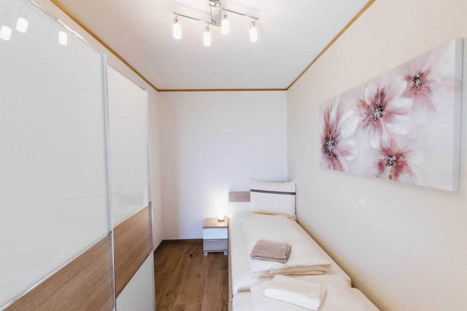CROWONDER Beachfront Reiterer Vila V1 with Jacuzzi