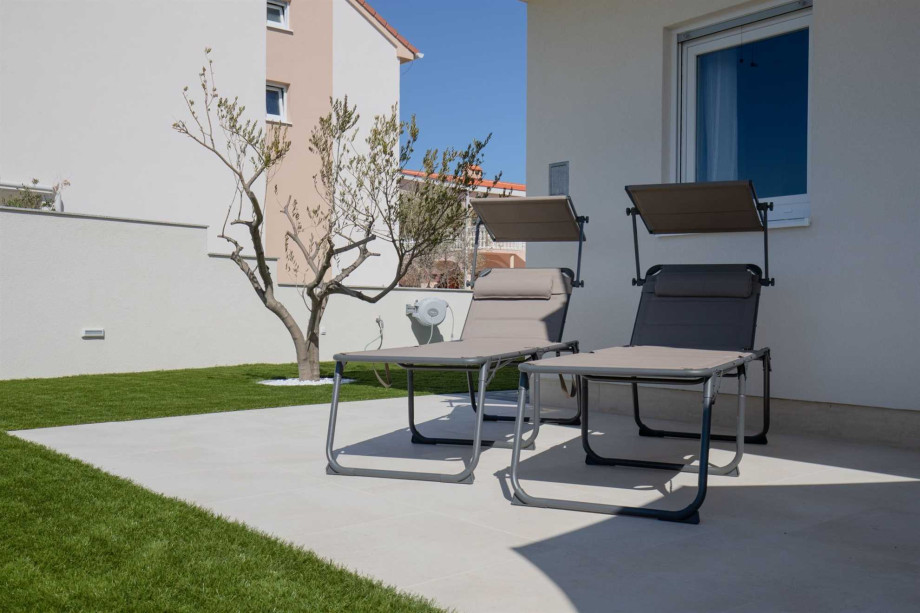 CROWONDER Beachfront Reiterer Vila V1 with Jacuzzi