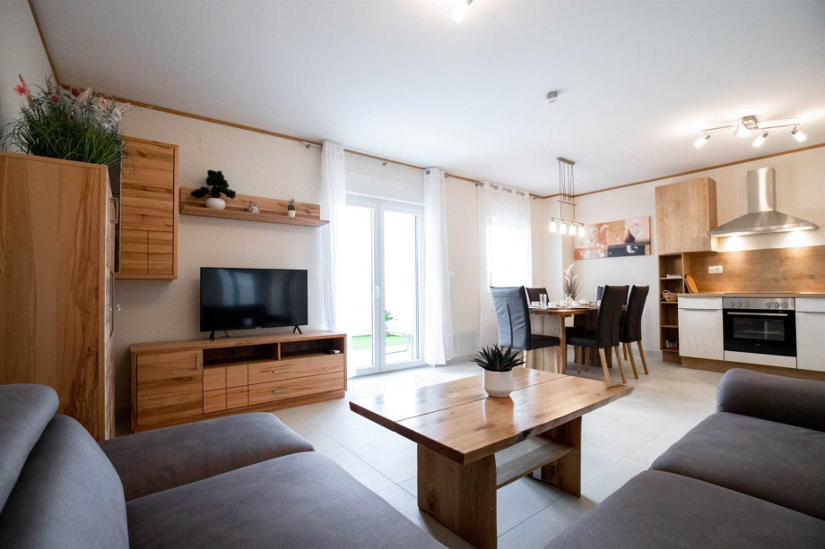CROWONDER Beachfront Reiterer Vila V1 with Jacuzzi
