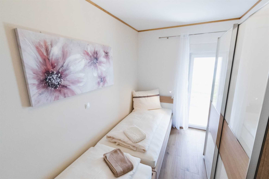 CROWONDER Beachfront Reiterer Vila V1 with Jacuzzi