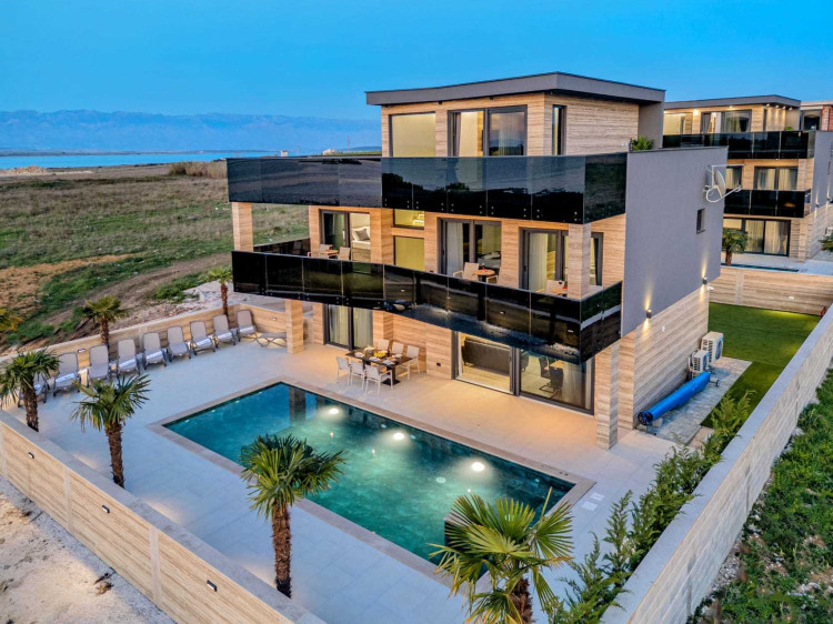 CROWONDER Villa Travera 1 with Heated Swimming Pool