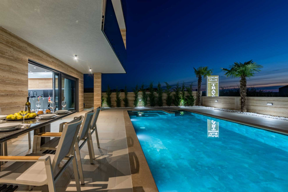 CROWONDER Villa Travera 1 with Heated Swimming Pool