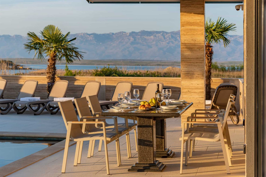 CROWONDER Villa Travera 1 with Heated Swimming Pool