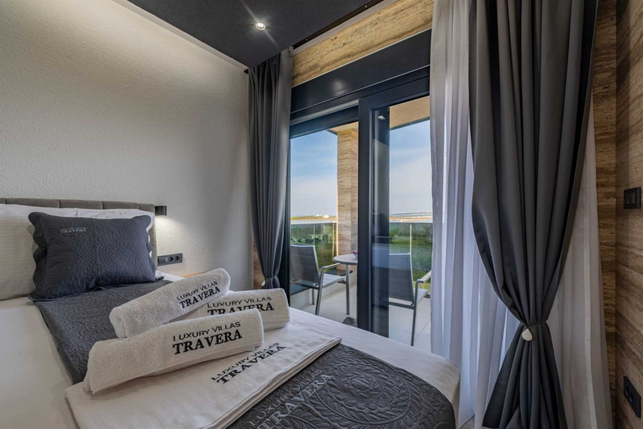 CROWONDER Villa Travera 1 with Heated Swimming Pool