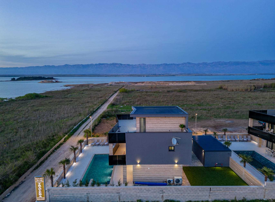 CROWONDER Villa Travera 1 with Heated Swimming Pool