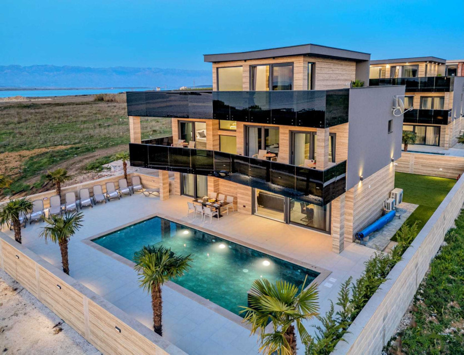 CROWONDER Villa Travera 1 with Heated Swimming Pool