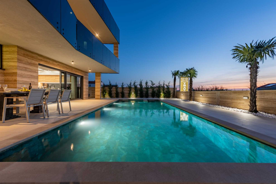 CROWONDER Villa Travera 1 with Heated Swimming Pool