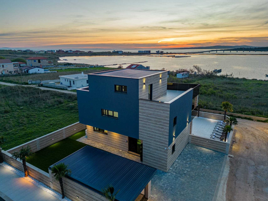 CROWONDER Villa Travera 1 with Heated Swimming Pool