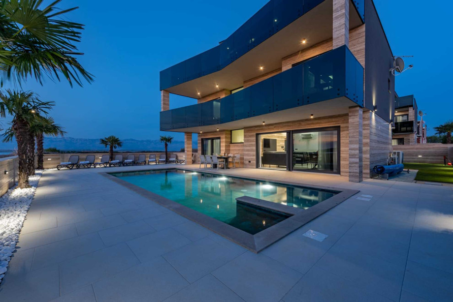 CROWONDER Villa Travera 2 with Heated Swimming Pool