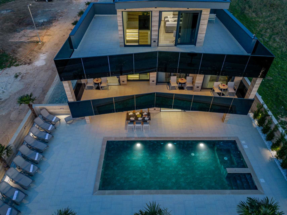 CROWONDER Villa Travera 2 with Heated Swimming Pool