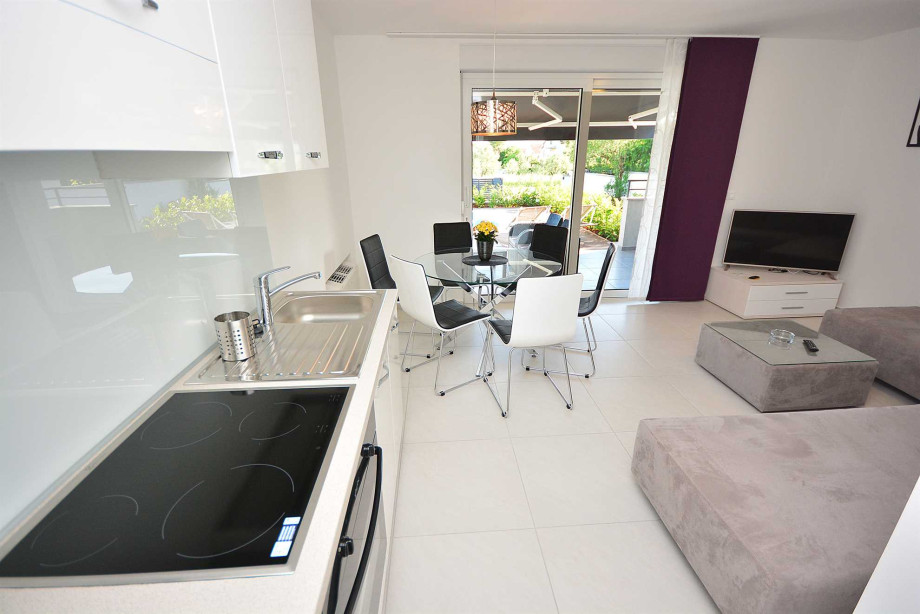 CROWONDER Luxury Toretta Apartment A2 with Swimming Pool