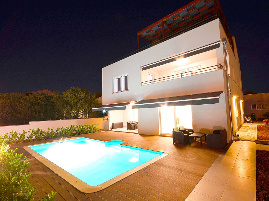 CROWONDER Luxury Toretta Apartment A1 with swimming pool