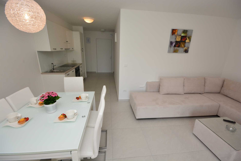 CROWONDER Luxury Toretta Apartment A1 with swimming pool