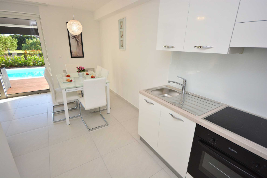 CROWONDER Luxury Toretta Apartment A1 with swimming pool