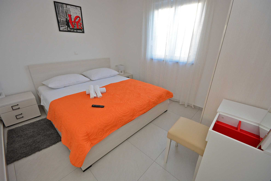 CROWONDER Luxury Toretta Apartment A1 with swimming pool