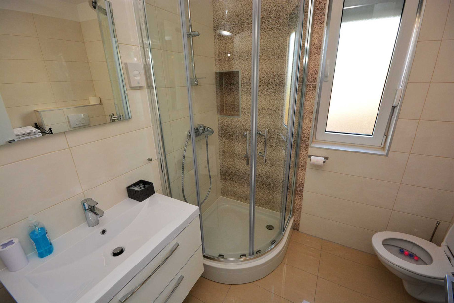 CROWONDER Luxury Toretta Apartment A1 with swimming pool