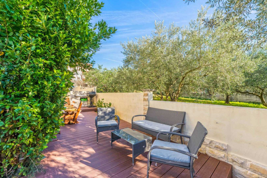 CROWONDER Good Time Holiday Home with Swimming Pool Jacuzzi Gym and Sauna