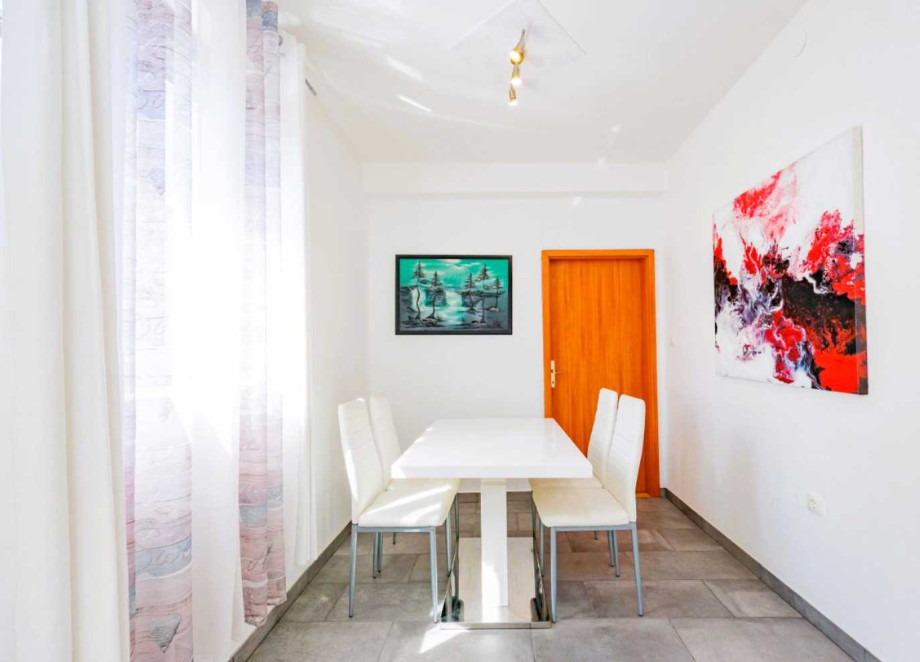 Crowonder Lucky Apartment A1 with Swimming Pool