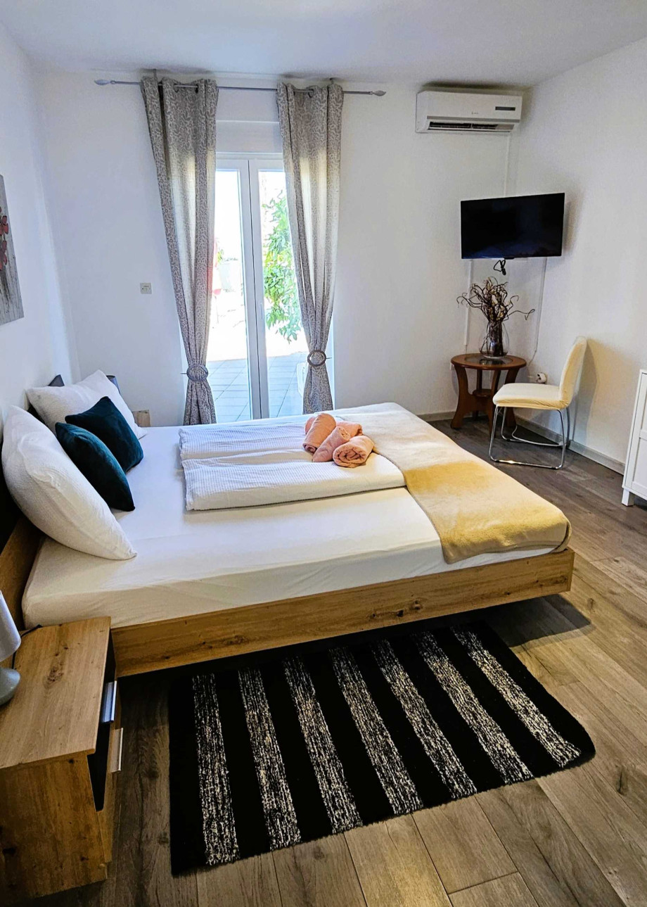 Crowonder Lucky Apartment A1 with Swimming Pool