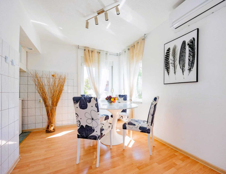 Crowonder Lucky Apartment A3 with Swimming Pool