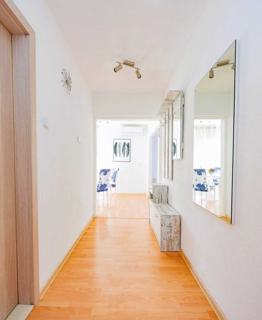 Crowonder Lucky Apartment A3 with Swimming Pool