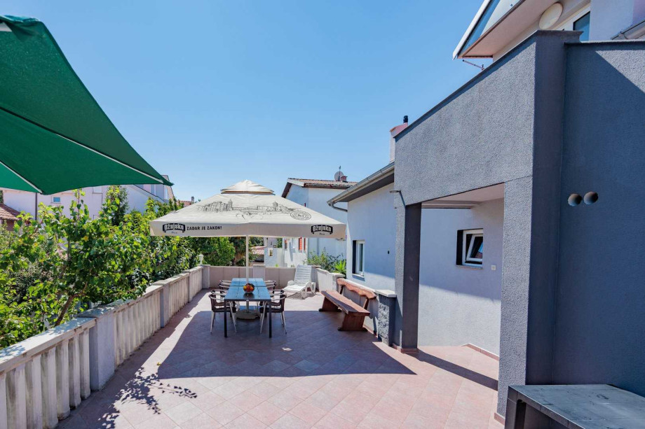Crowonder Lucky Apartment A3 with Swimming Pool