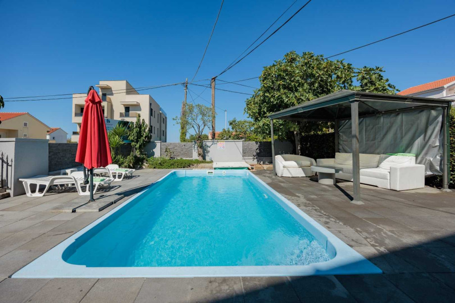 Crowonder Lucky Apartment A4  with Swimming Pool