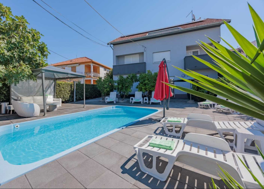 Crowonder Lucky Apartment A4  with Swimming Pool