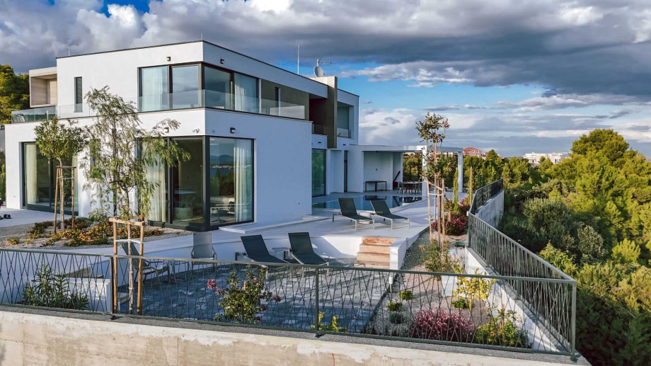 CROWONDER Villa Infinity with heated pool and sea view
