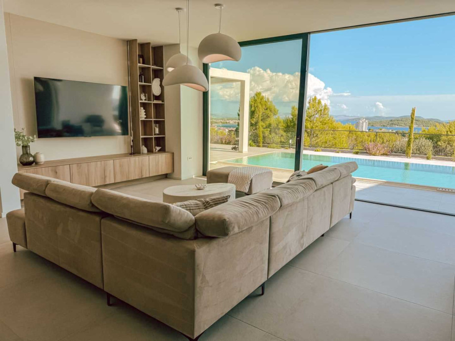 CROWONDER Villa Infinity with heated pool and sea view