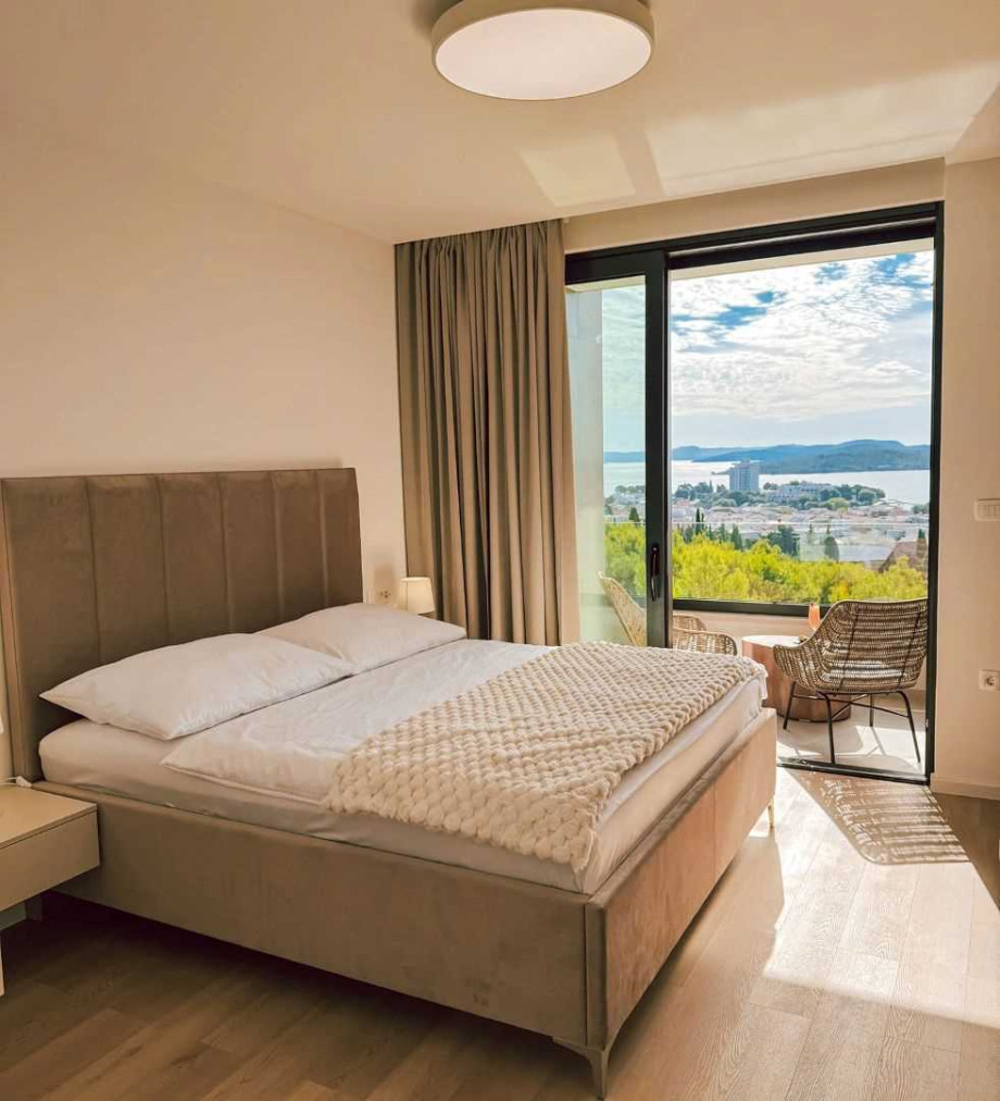 CROWONDER Villa Infinity with heated pool and sea view
