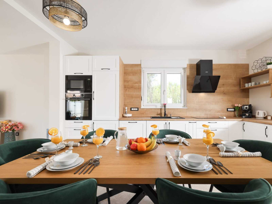 Crowonder Villa Bura with Heated Swimming Pool and Jacuzzi