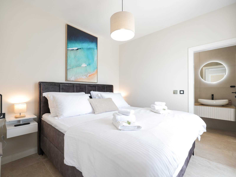 Crowonder Villa Bura with Heated Swimming Pool and Jacuzzi