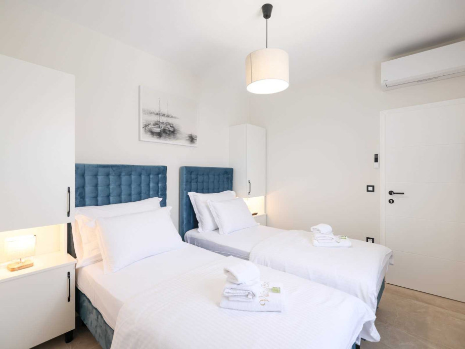 Crowonder Villa Bura with Heated Swimming Pool and Jacuzzi