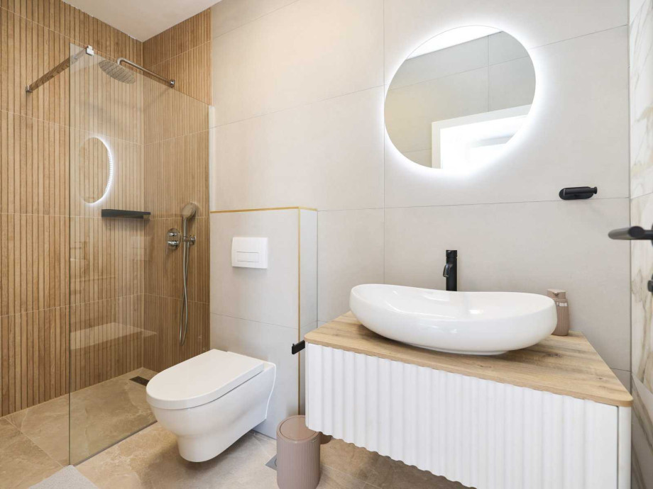 Crowonder Villa Bura with Heated Swimming Pool and Jacuzzi
