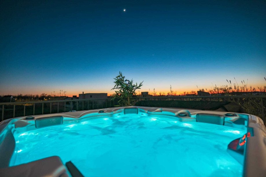 Crowonder Villa Bura with Heated Swimming Pool and Jacuzzi