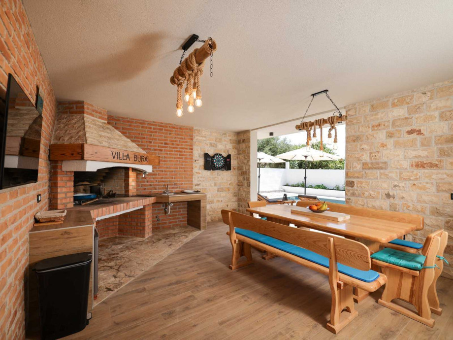 Crowonder Villa Bura with Heated Swimming Pool and Jacuzzi