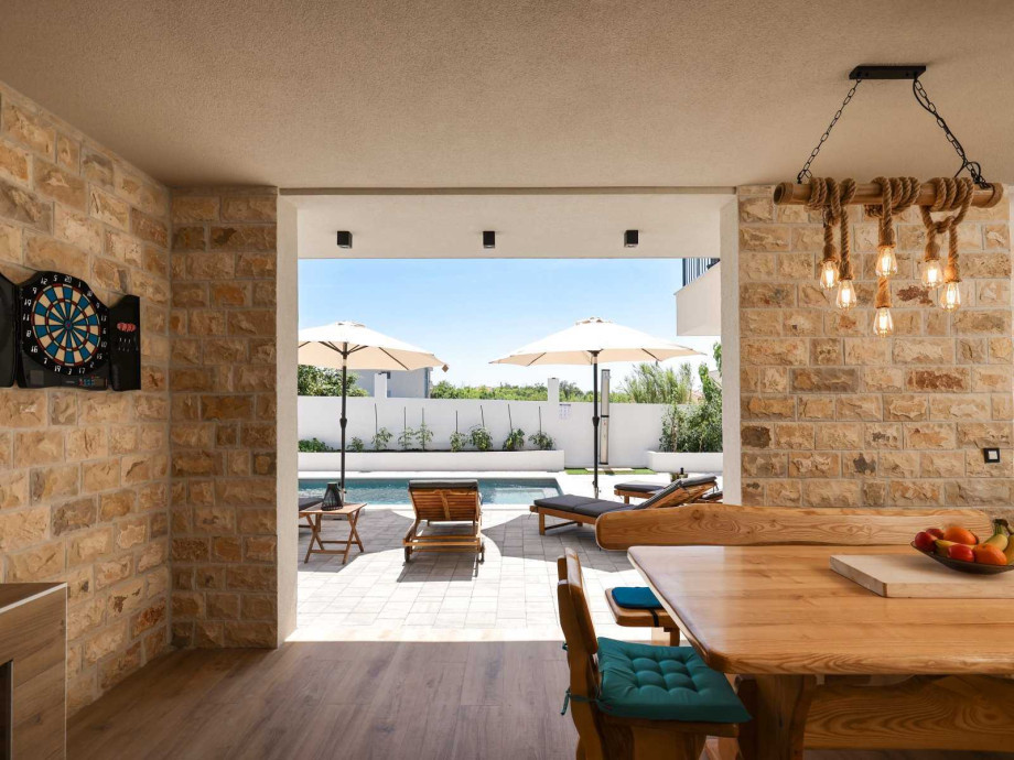 Crowonder Villa Bura with Heated Swimming Pool and Jacuzzi