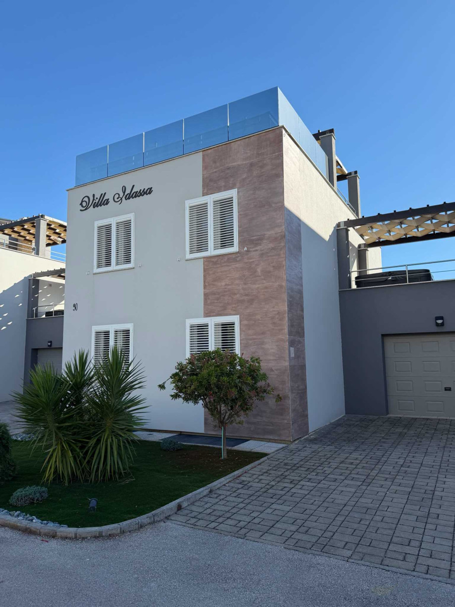 CROWONDER Zadar Villa Idassa villa with Heated Swimming Pool and Jacuzzi