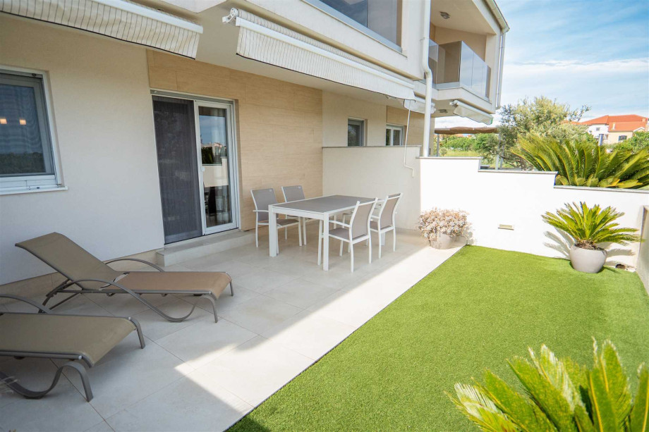CROWONDER Beachfront Reiterer Villa V2 first line to the beach