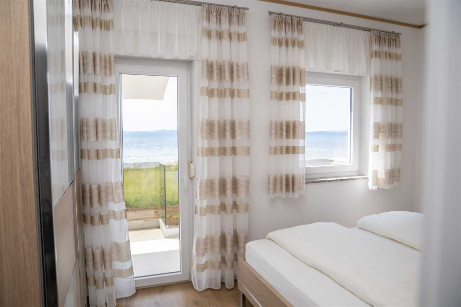 CROWONDER Beachfront Reiterer Villa V2 first line to the beach