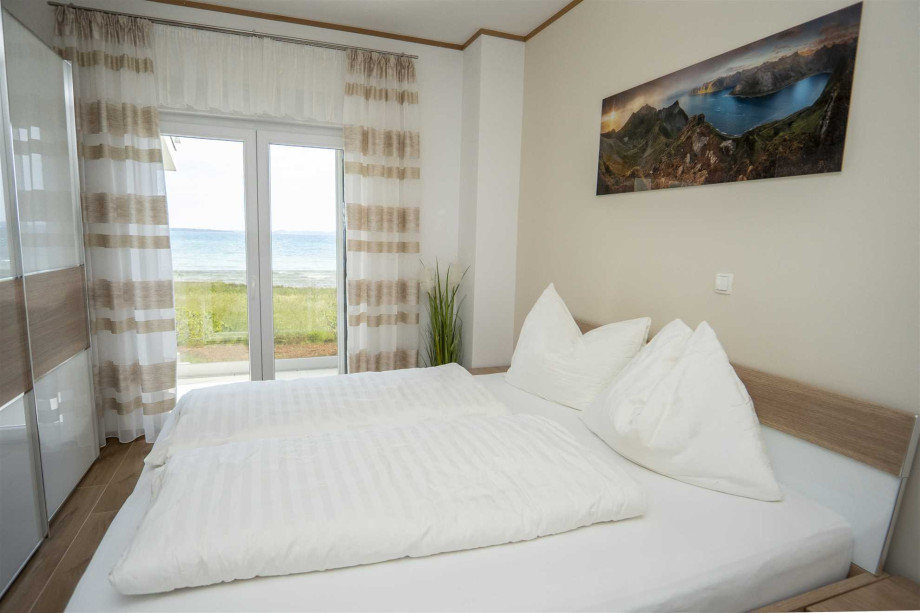 CROWONDER Beachfront Reiterer Villa V2 first line to the beach