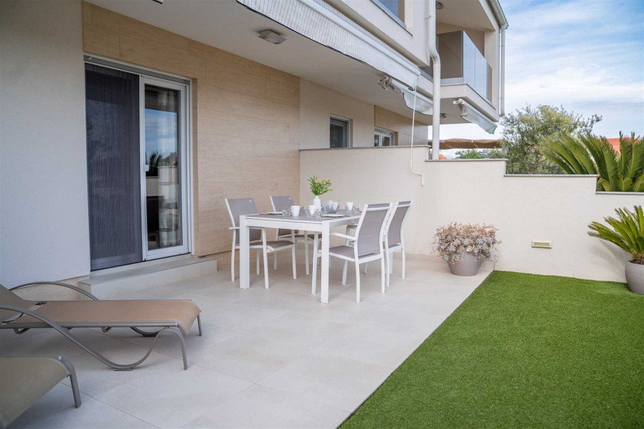 CROWONDER Beachfront Reiterer Villa V2 first line to the beach