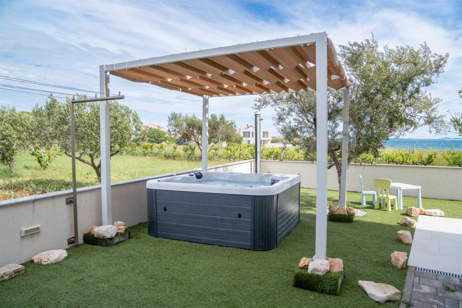 CROWONDER Beachfront Reiterer Villa V3 with Jacuzzi