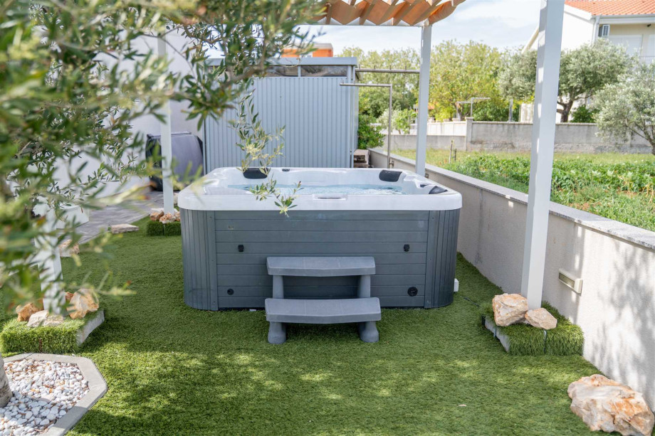 CROWONDER Beachfront Reiterer Villa V3 with Jacuzzi