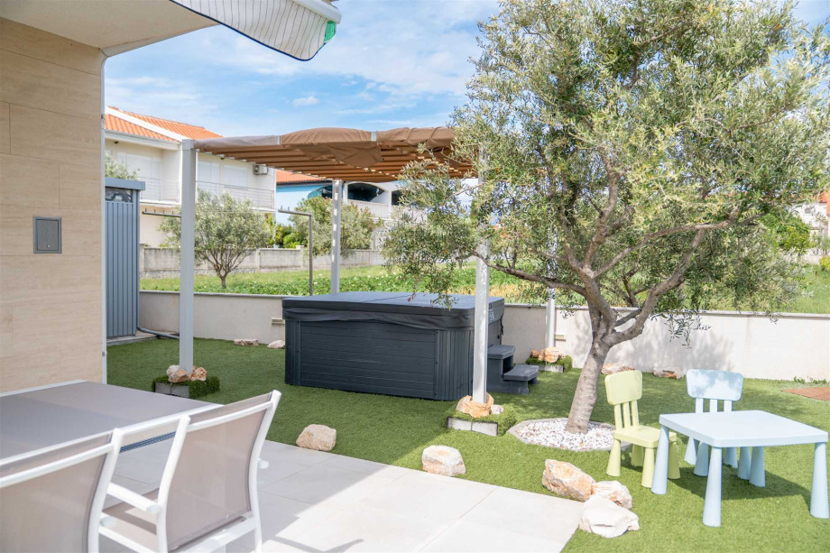 CROWONDER Beachfront Reiterer Villa V3 with Jacuzzi