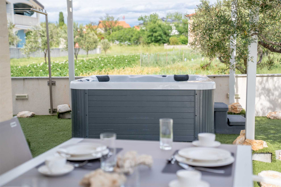 CROWONDER Beachfront Reiterer Villa V3 with Jacuzzi