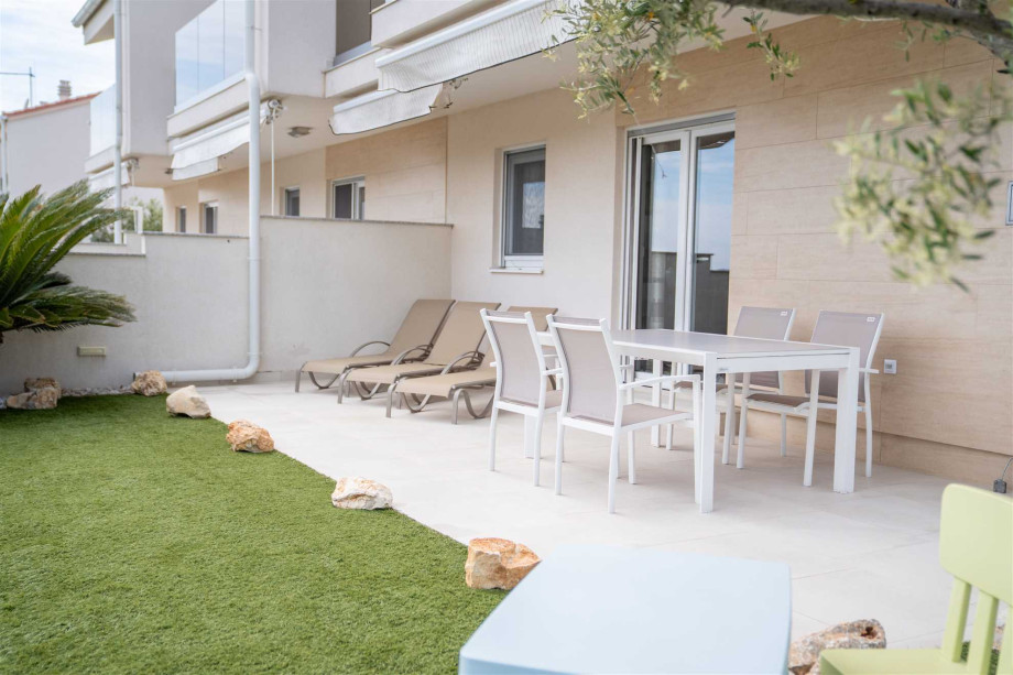 CROWONDER Beachfront Reiterer Villa V3 with Jacuzzi